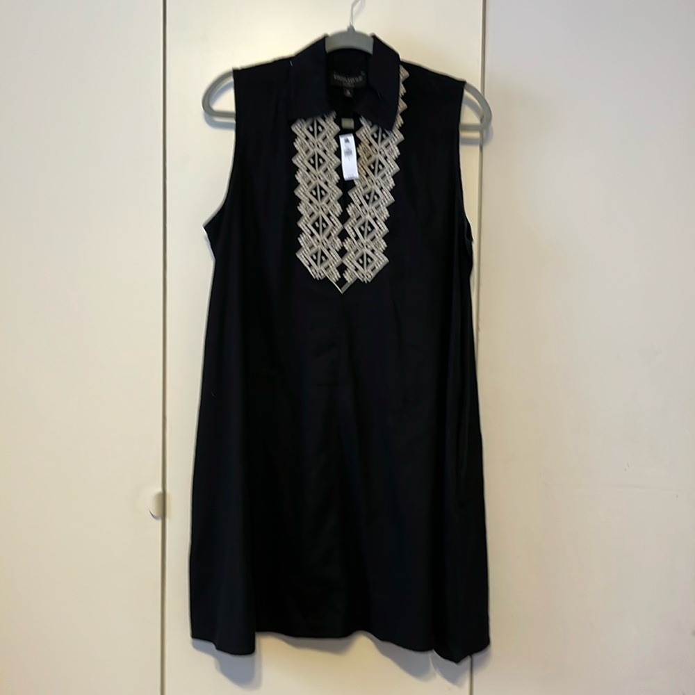 Banana Republic New Black Sleeveless dress with White Embroidery🆕